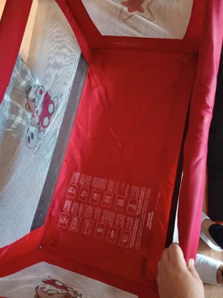 Cuna de viaje plegable.