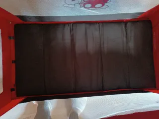 Cuna de viaje plegable.