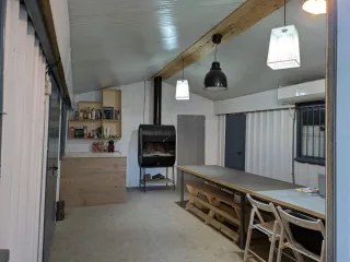 Caseta prefabricada con montaje incluido.