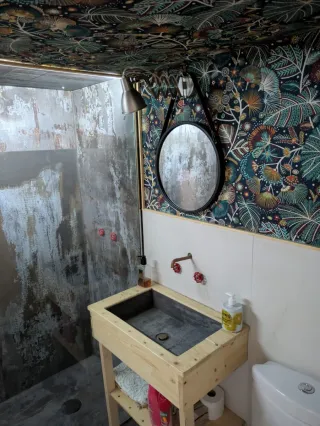 Caseta prefabricada con montaje incluido.