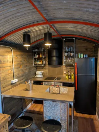 Caseta prefabricada con montaje incluido.