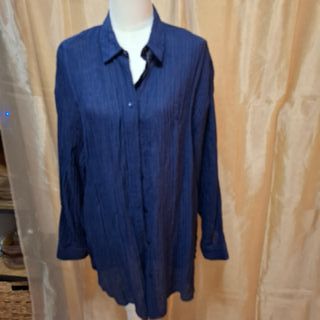 Camisa Larga Azul Marino Textura Plisada Left