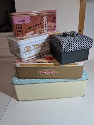 Lotto 11 scatole: legno, cartone rigido, metallo