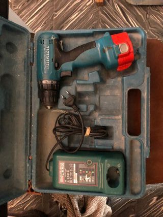 Taladro Makita 6317D-12v con batería