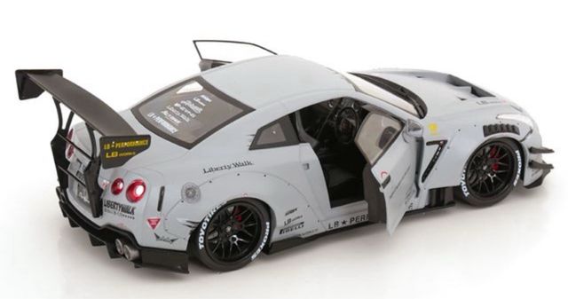 Kit 1:18 Nissan Skyline GT-R R35 LBWK + Figura