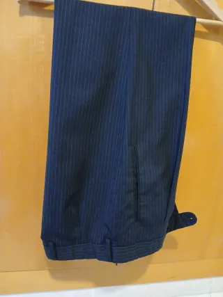 Traje y pantalón de vestir caballero rayas.