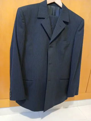Traje y pantalón de vestir caballero rayas.