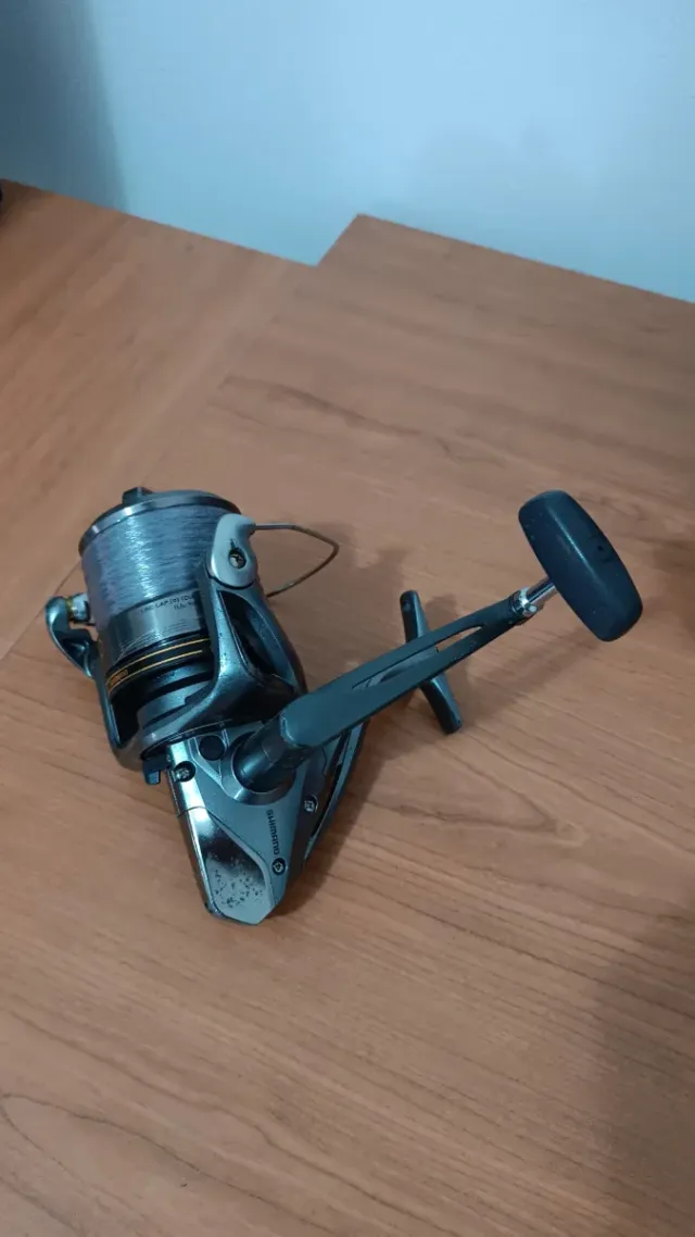 2 carretes de pesca Shimano y Big 8000 HSG.