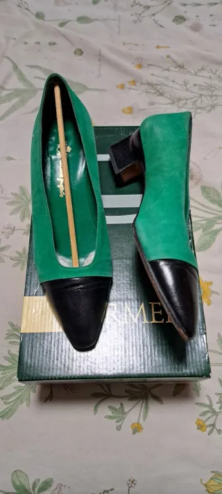 Zapatos de ante verde y negro