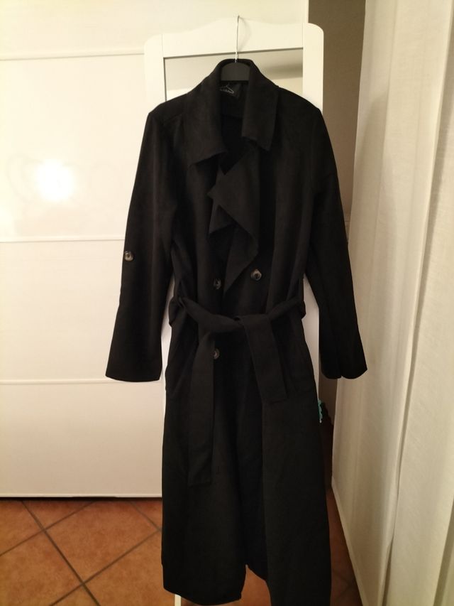 Cappotto nero lungo con cintura