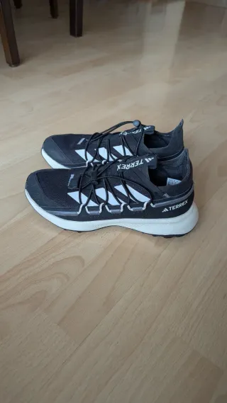 Zapatillas Adidas Terrex Negras y Blancas