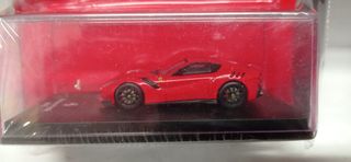 Ferrari F12 TDF 2015 1:64 + Libro