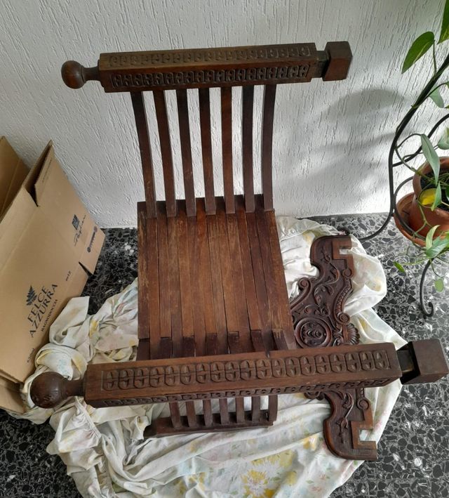 Sedia in legno Savonarola