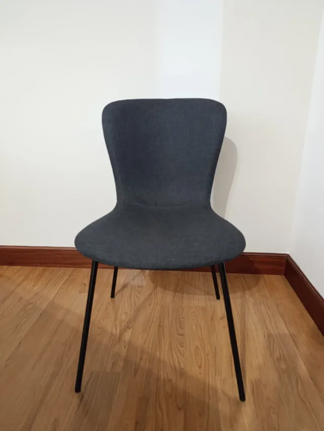 4 Sillas de comedor tapizada gris