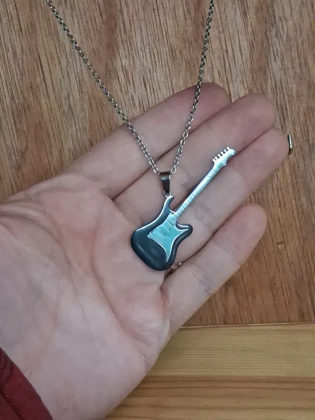 Colgante Guitarra Acero Inoxidable