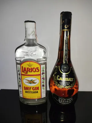 Bottiglie Larios e Calisay da collezione