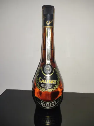 Bottiglie Larios e Calisay da collezione