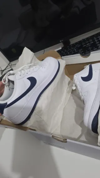 Zapatillas Nike Air Force 1 Blancas y Azul Marino