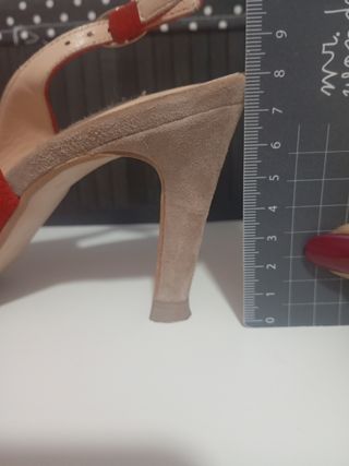 Zapatos de tacón rojos para mujer