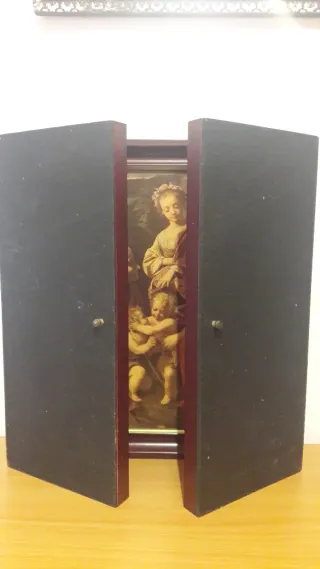 Marco de fotos con puertas abatibles