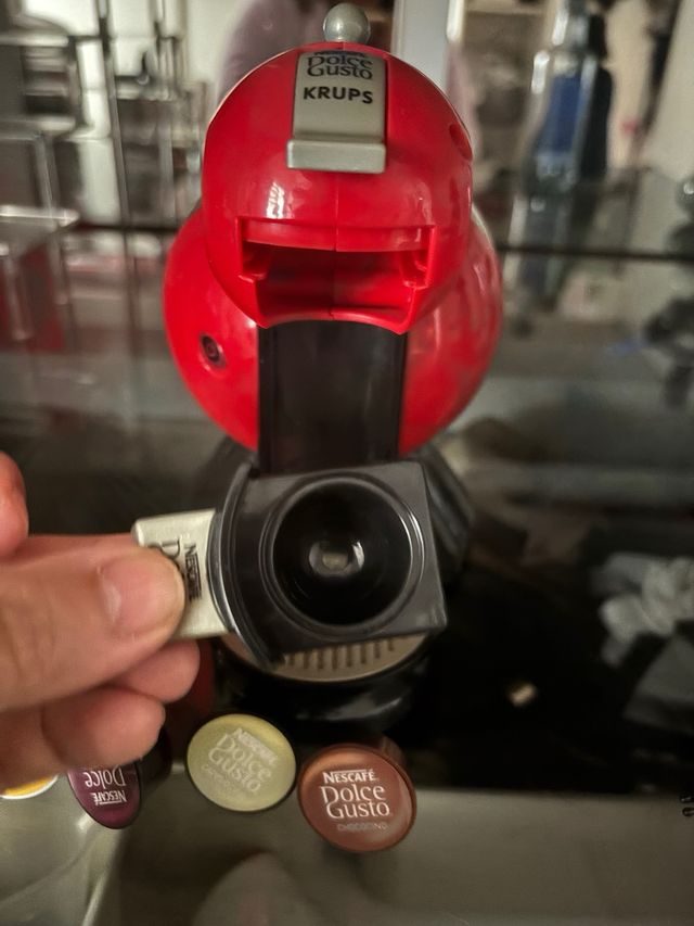 Cafetera Nescafé Dolce Gusto y cápsulas de juguete