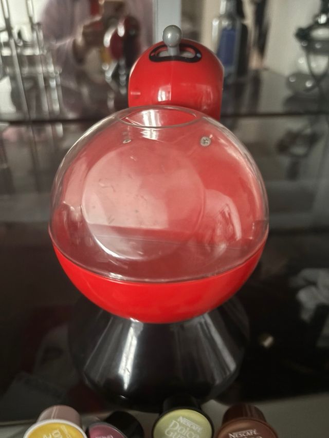 Cafetera Nescafé Dolce Gusto y cápsulas de juguete