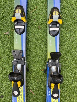 Esquís Quechua 120cm con fijaciones