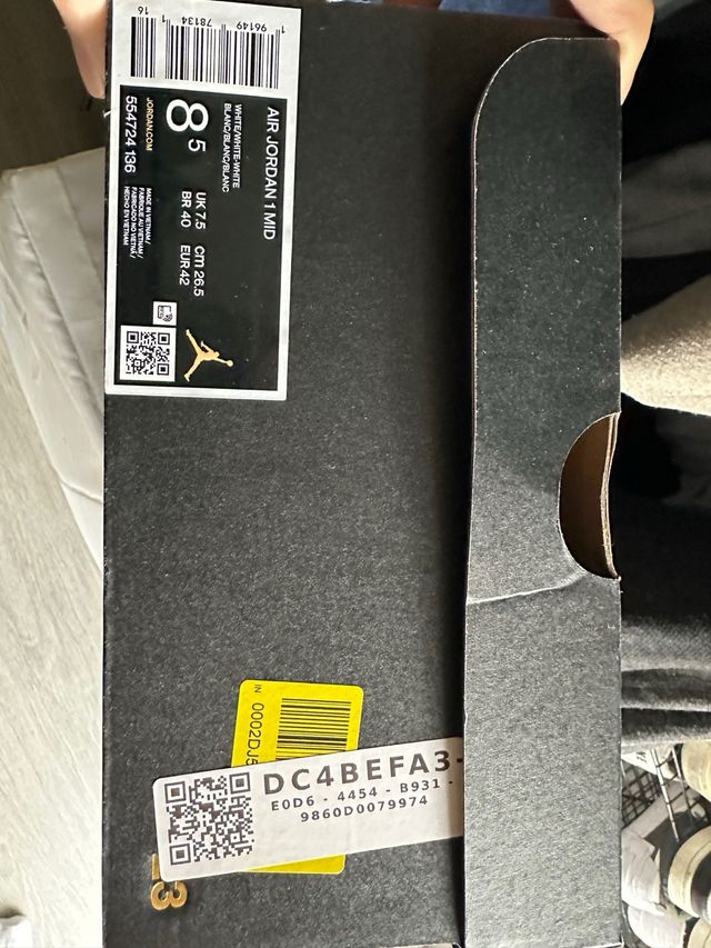 Air Jordan 1 Mid Blancas.