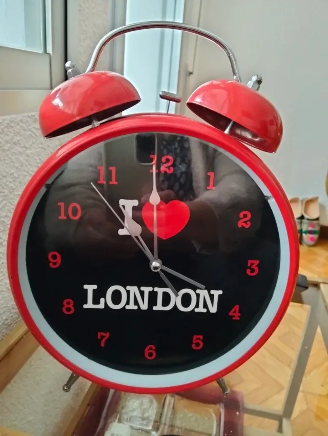 Reloj despertador rojo I LOVE LONDON