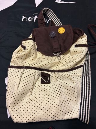 Mochila mediana lunares marrón y beige