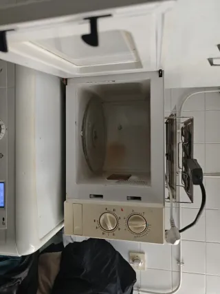 Microondas blanco con mandos