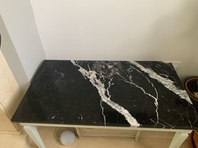 Mesa auxiliar mármol negro y blanco