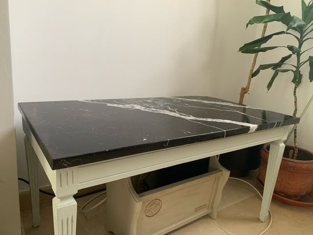 Mesa auxiliar mármol negro y blanco