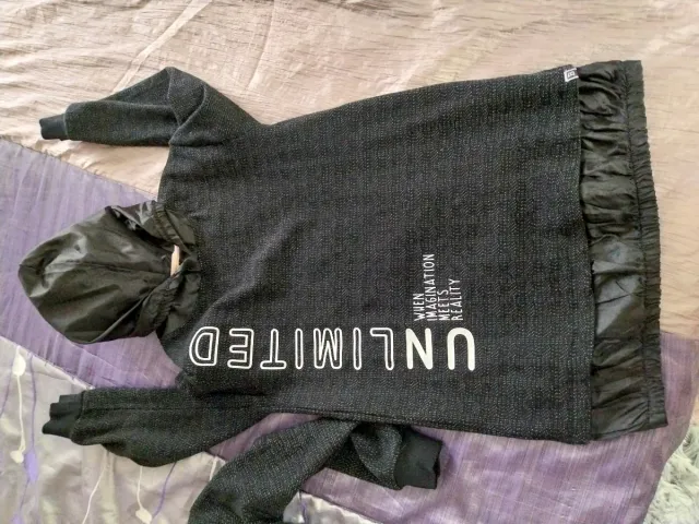 Sudadera con capucha negra talla 12