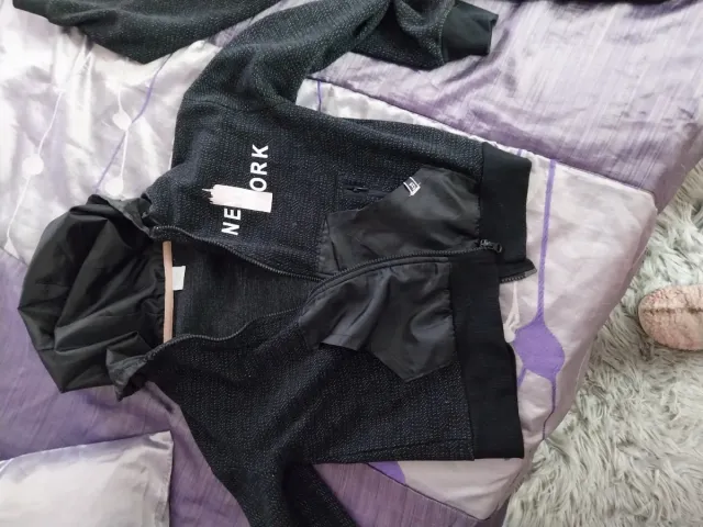 Sudadera con capucha negra talla 12