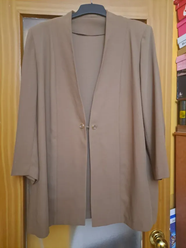 Chaqueta beige elegante