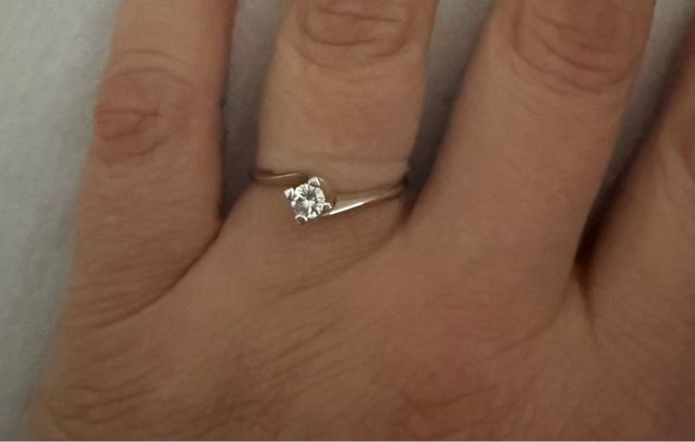 Anello Solitario Oro 18k Diamante 0,12ct