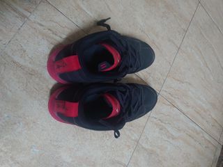 Scarpe Jordan Air XXXVII nere e rosse