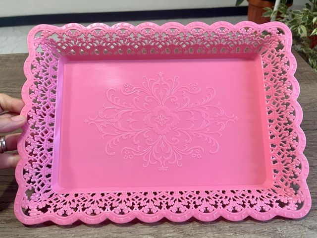 Vassoio elegante rosa vintage in plastica