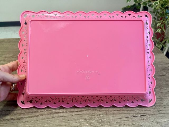 Vassoio elegante rosa vintage in plastica