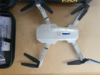 Dron E88 con doble cámara