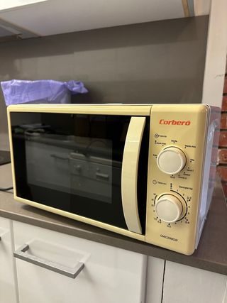 Microondas Corberó con grill y doble plato