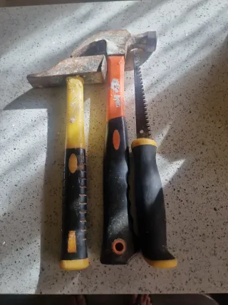 Martillo y serrucho