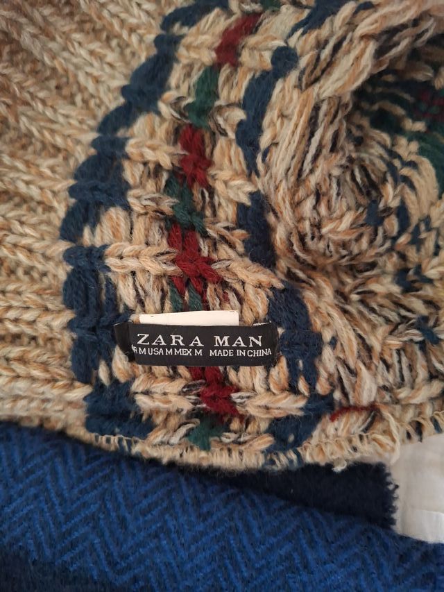 Cuello, pasmina y bufanda hombre joven