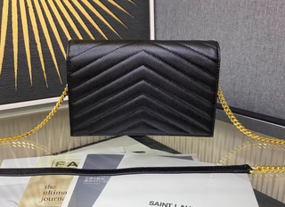 Borsa YSL Envelope Flap nera con hardware dorato