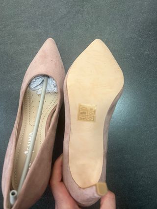 Zapatos de salón rosa ante