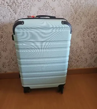 Maleta de viaje nueva color torqesa 