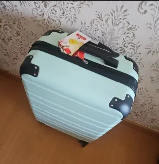 Maleta de viaje nueva color torqesa 