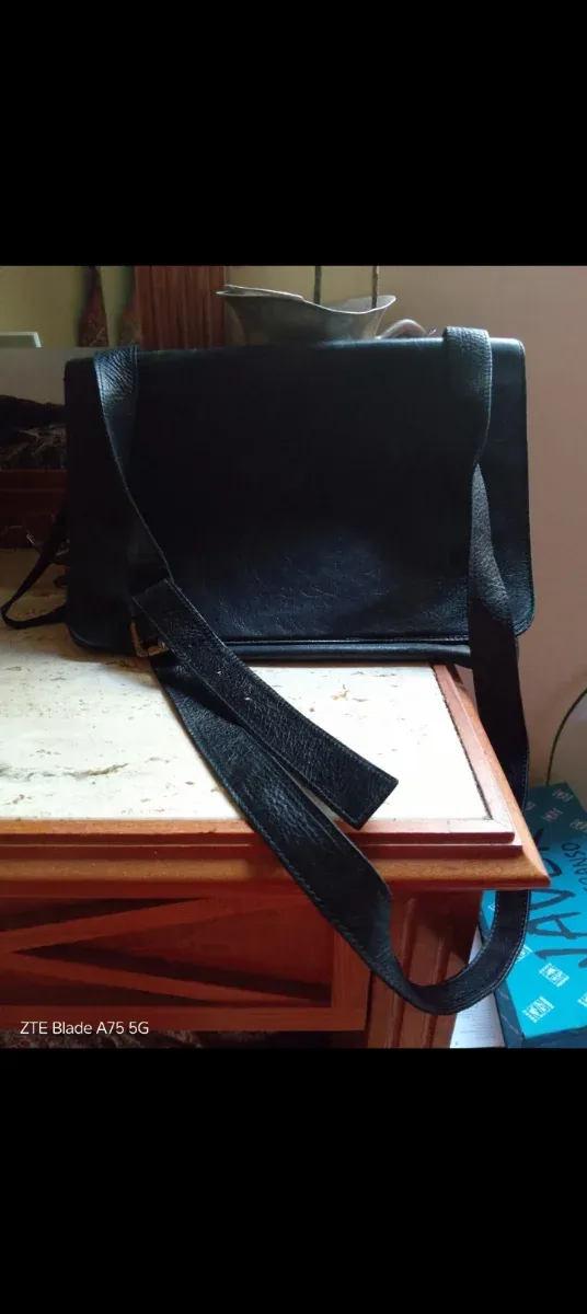 Bolso de piel beige y marrón