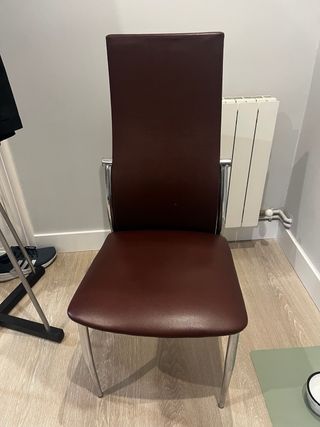 Mesa comedor extensible madera y cristal más silla